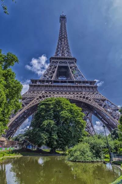 The little lake under the Eiffel Tower — Stock Photo, Image