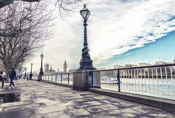 Big Ben'e ve Parlamento Londra evleri — Stok fotoğraf
