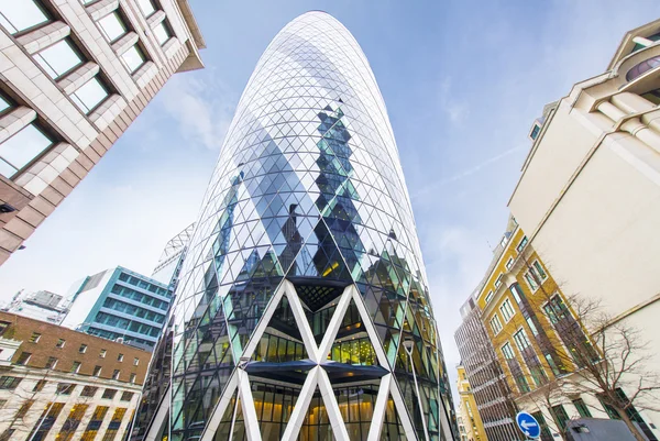 LONDON - JEN 16: The Gherkin building in London, viewed on Jenua — Stock Photo, Image
