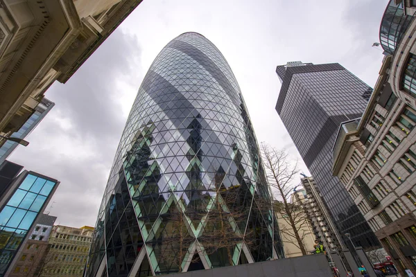 LONDON - JEN 16: The Gherkin building in London, viewed on Jenua — Stock Photo, Image