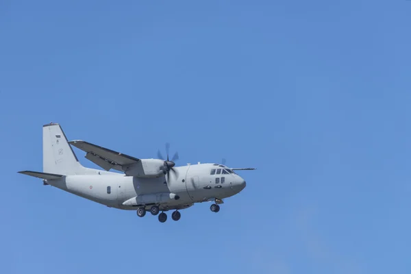 PISA, ITALIA - 25 AGOSTO: Italia C-27J SPARTAN ALENIA approac — Foto Stock