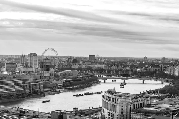 Panoramę Londynu o zachodzie słońca — Zdjęcie stockowe