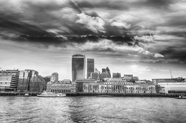 New London manzarası vith güzel gökyüzü