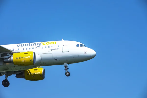 PISA, ITALIA 2 SET 2015: Vueling Airlines Airbus A320-214 backtr — Foto Stock