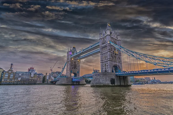 London bridge i solnedgången — Stockfoto