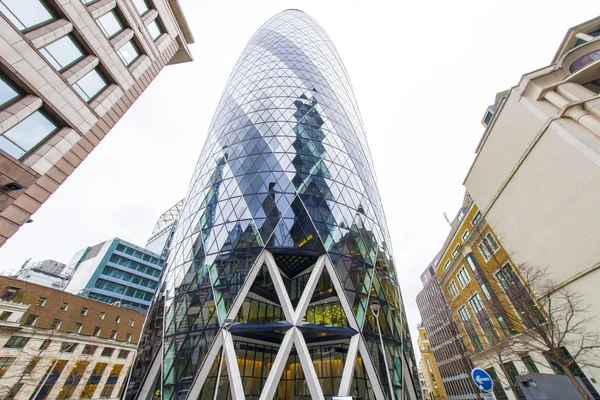 LONDON - JEN 16: The Gherkin building in London, viewed on Jenua — Stock Photo, Image