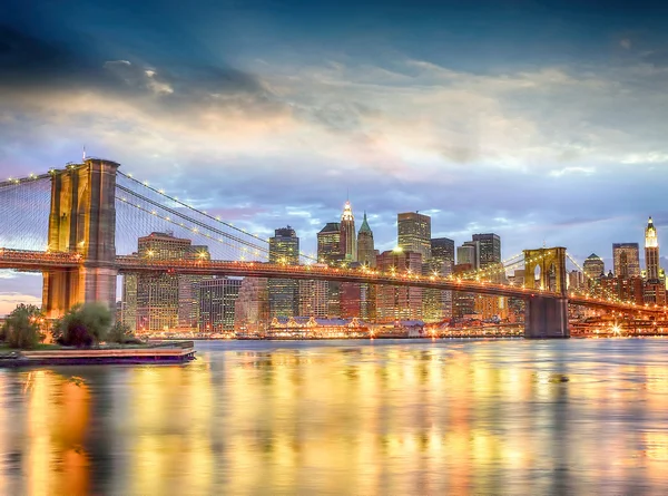 Pont de Brooklyn la nuit — Photo