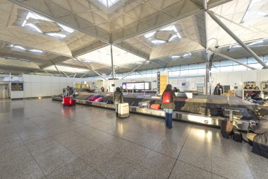 Londra - Jen 14: Stansted havaalanı Bagaj talep alan Jenuary üzerinde