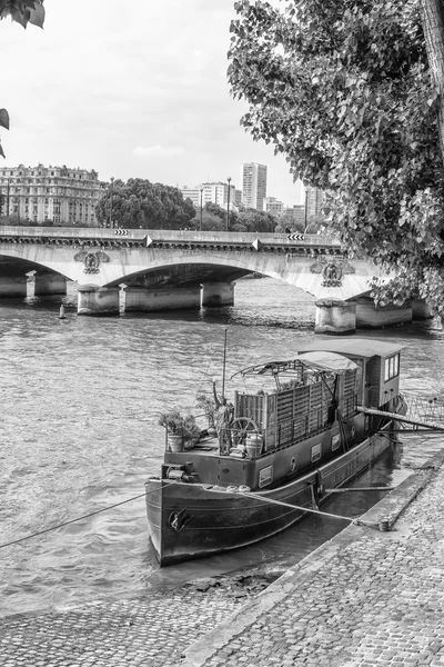 Little boat on the river Seine — Stock Photo, Image