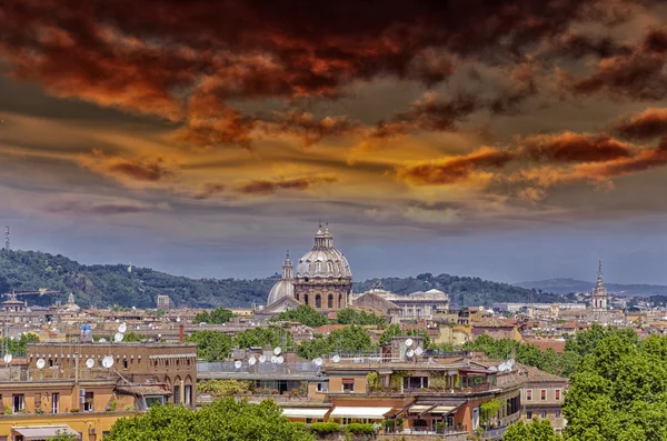 Panorama z Říma a st. peter bazilika ve Vatikánu — Stock fotografie