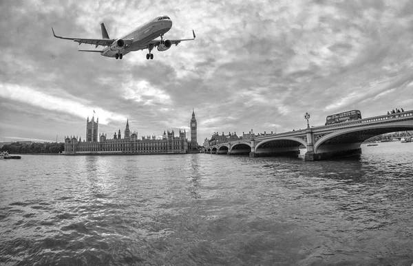 Londra uçağı