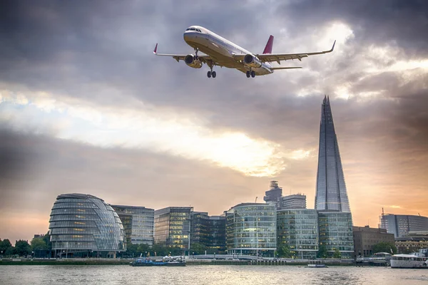 Plane Flying London — Stock Photo, Image