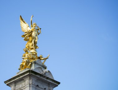 Victoria Anıtı önünde jeneriğinge Palace-Londra, İngiltere .