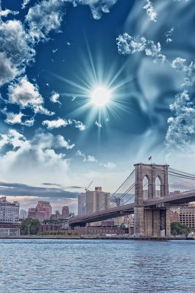 Brooklyn Köprüsü Ile Güzel Gök — Stok fotoğraf