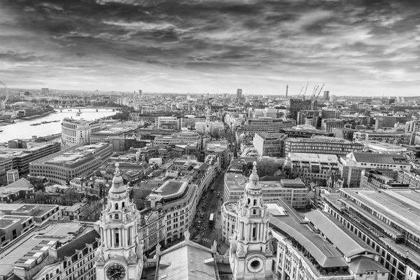 伦敦从圣保禄大教堂的天际线 — 图库照片