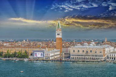 Venedik landmark, hava piazza san marco veya st mark kare, campanile ve ducale veya doge Sarayı görüntüleyin. İtalya, Avrupa. 