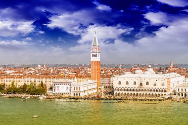 Venedik landmark, hava piazza san marco veya st mark kare, campanile ve ducale veya doge Sarayı görüntüleyin. İtalya, Avrupa. 