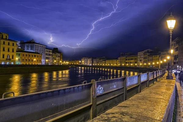 Viss Utsikt Över Floden Med Belysning Thunder Storm Italien — Stockfoto