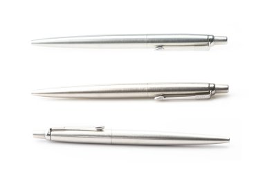 Beyaz arkaplanda izole edilmiş kalem kümesi.