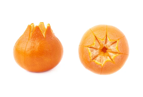 Frutas frescas jugosas de mandarinas aisladas sobre el fondo blanco —  Fotos de Stock