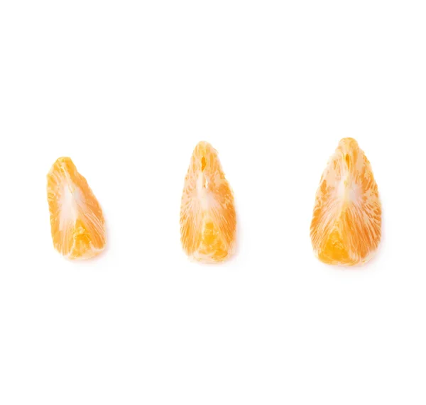 Mandarinenscheiben isoliert über dem weißen Hintergrund — Stockfoto