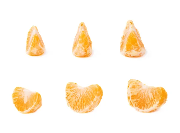 A fehér háttér fölé izolált mandarin szeletszakaszai — Stock Fotó
