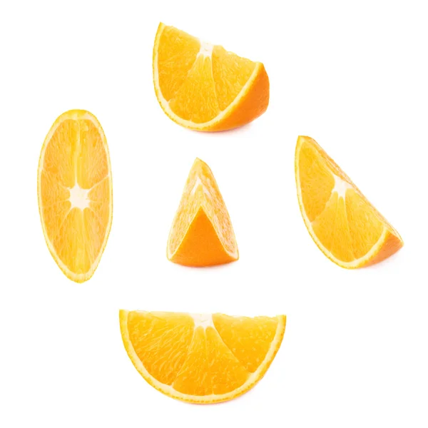 Sekcji plasterek pomarańczy na białym tle nad białym tle, ustawić z różnych foreshortenings — Zdjęcie stockowe
