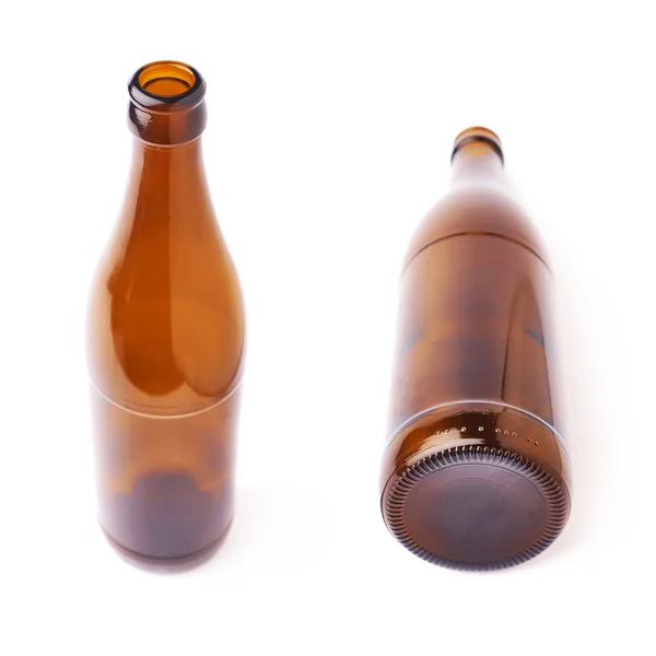 Botol gelas bir kosong diisolasi di atas latar belakang putih — Stok Foto