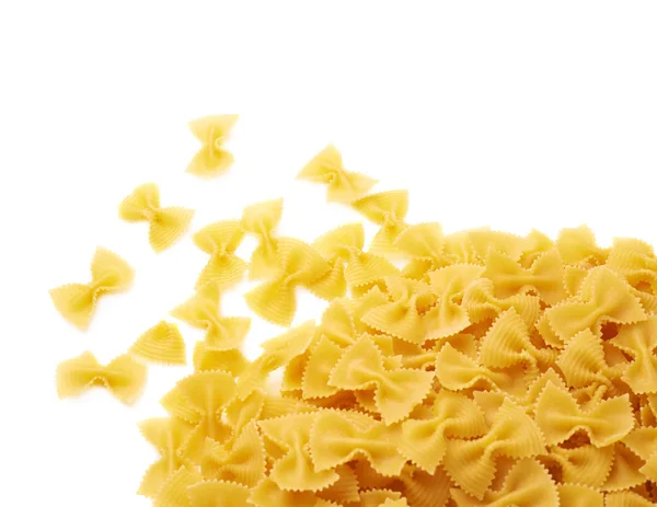 고립 된 흰색 배경 위에 건조 farfalle 파스타의 더미 — 스톡 사진