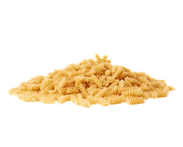 Hög med torr rotini pasta över isolerade vit bakgrund — Stockfoto