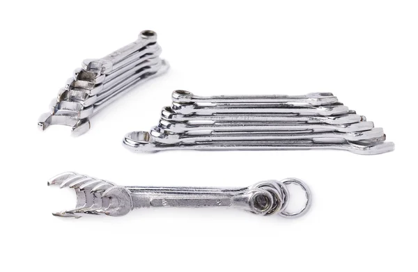 Set van stapel wrenchs metalen instrumenten geïsoleerd op witte achtergrond — Stockfoto