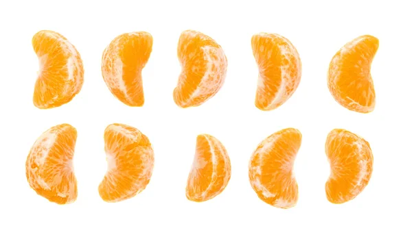 Tranches de mandarine isolées sur fond blanc — Photo