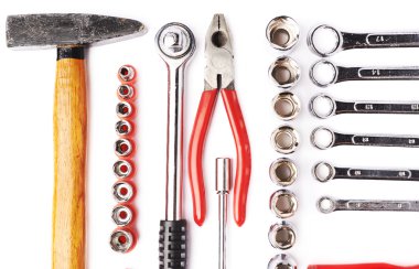 Beyaz izole arka plan üzerinde araçlar kümesi