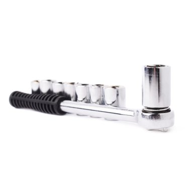 Beyaz izole arka plan üzerinde yuva satırıyla anahtarı