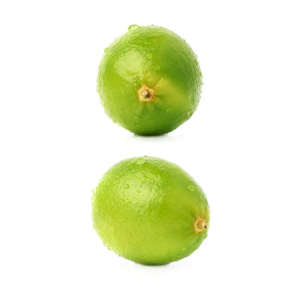 Lime frukt täckt med flera vattendroppar, isolerade över den vita bakgrunden, uppsättning av olika färger — Stockfoto