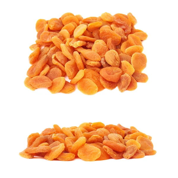 Gedroogde oranje abrikozen op witte achtergrond — Stockfoto
