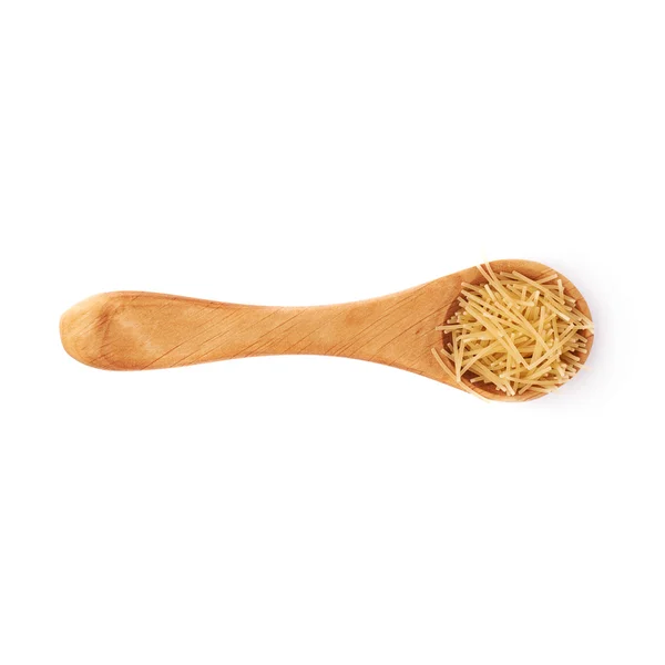 Cucchiaio di legno riempito con pasta secca tagliatelle su sfondo bianco isolato — Foto Stock