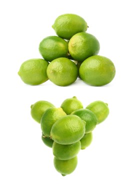 Birden fazla olgun kireç yığını, beyaz arka plan üzerinde izole kompozisyon, iki farklı foreshortenings kümesi