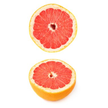 Beyaz arka plan üzerinde izole yarısında kesilmiş tek olgun greyfurt