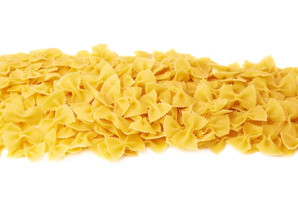 Linha feita de massa farfalle seca sobre fundo branco isolado — Fotografia de Stock