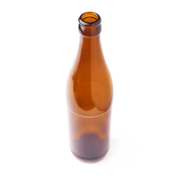 Botella de vidrio de cerveza vacía aislada sobre fondo blanco —  Fotos de Stock