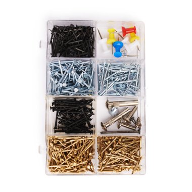 Beyaz arka plan üzerinde izole çivi koleksiyonu