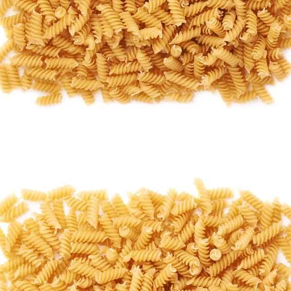 Stapel van droge rotini pasta over geïsoleerde witte achtergrond — Stockfoto