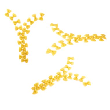 ZIP kuru farfalle makarnadan izole beyaz arka plan üzerinde yapılmış.