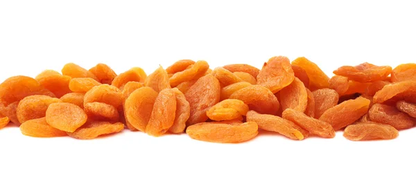 Gedroogde oranje abrikozen op witte achtergrond — Stockfoto