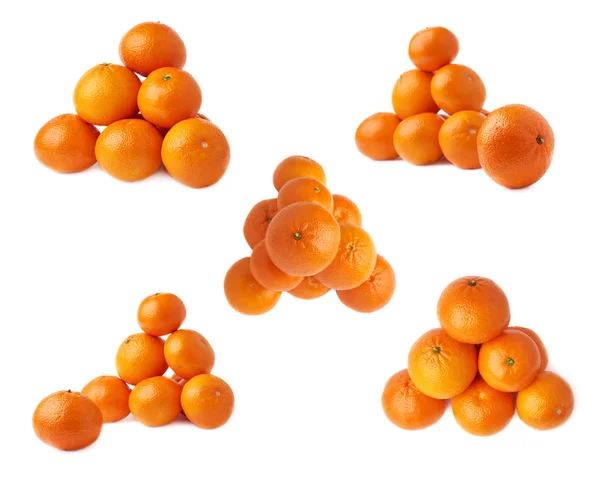 Haufen von mehreren reifen frischen, saftigen Mandarinen, isoliert über dem weißen Hintergrund — Stockfoto