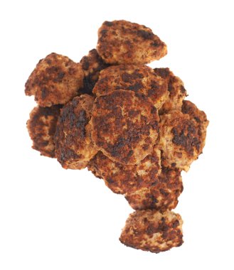 Beyaz arka plan üzerinde izole küçük el yapımı pirzola yığını