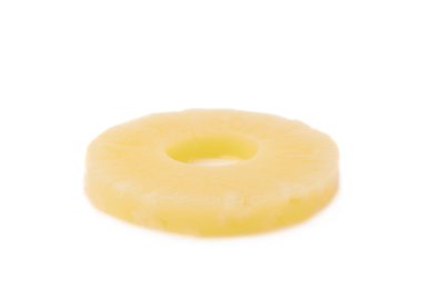 Beyaz arka plan üzerinde izole Konserve ananas