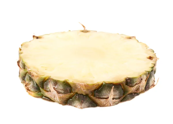 Beskåret ananas isolert over hvit bakgrunn – stockfoto
