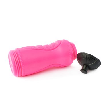 Su şişesi beyaz arka plan üzerinde izole